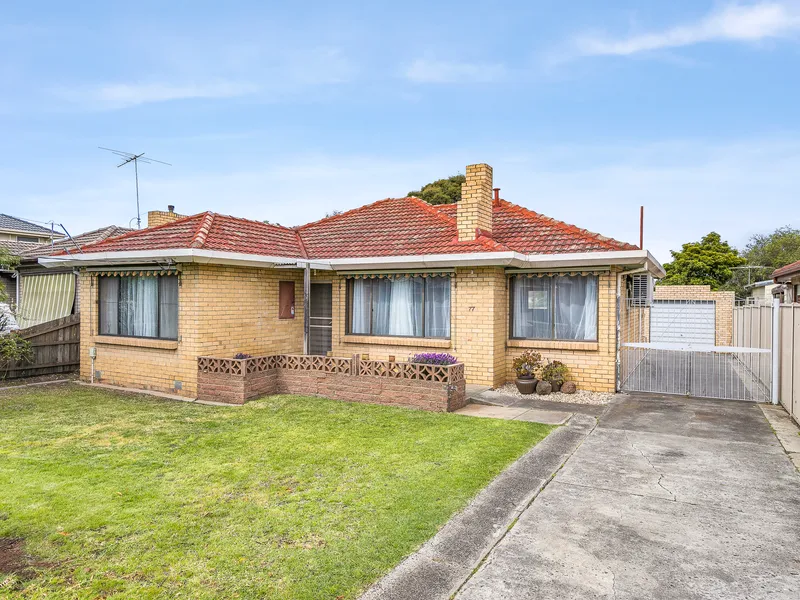 3 Bedroom RETRO home in the heart of Airport West