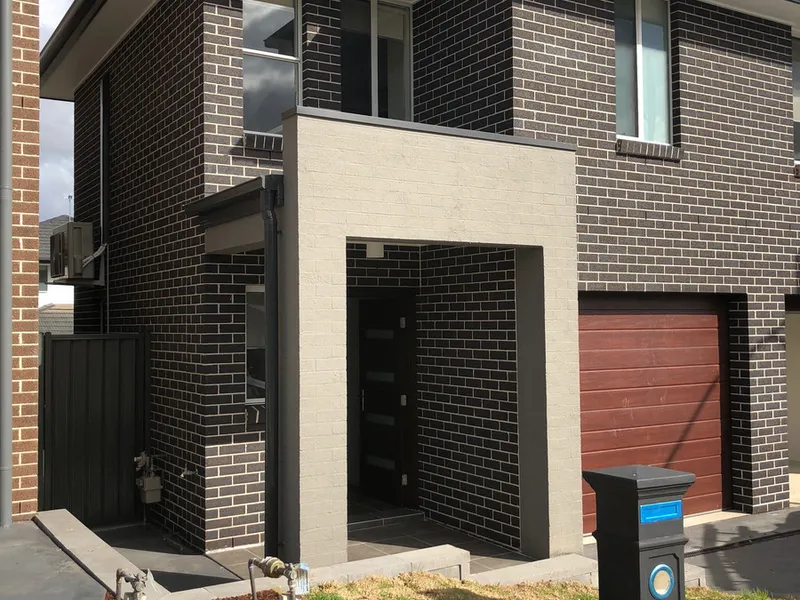 Private 1 Bedroom Flat with Extra Living Space/ 2nd Bedroom