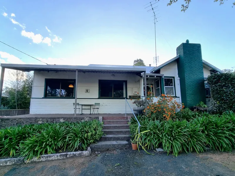 A Country Home close to the Heart of Town