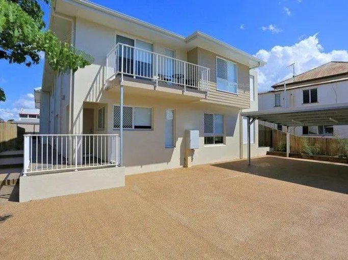 CENTRAL TOWNHOUSE, WALKING DISTANCE TO THE CBD!