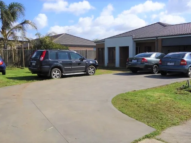 Large Single Storey 4 Bedrooms House