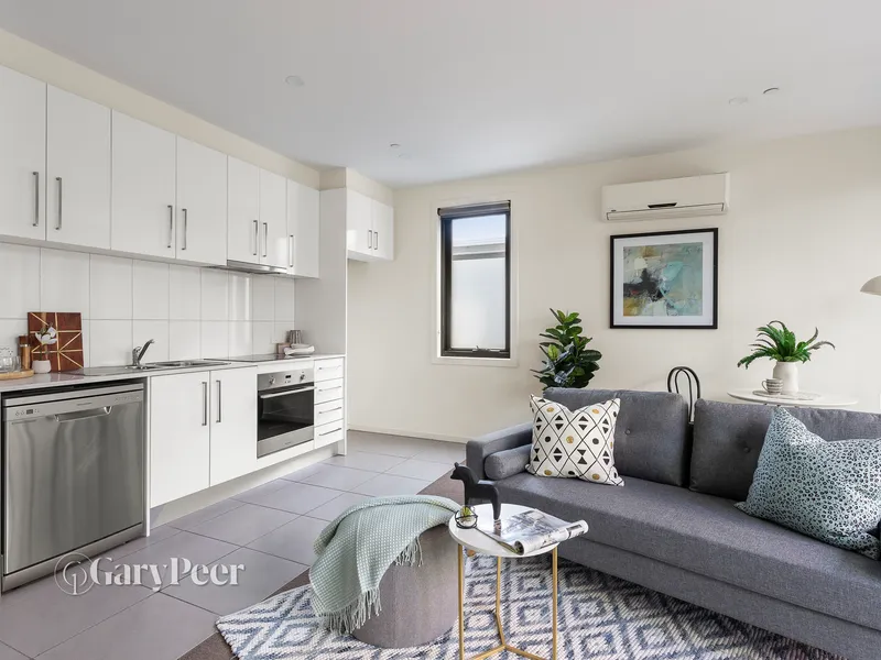 Boutique living in a brilliant position