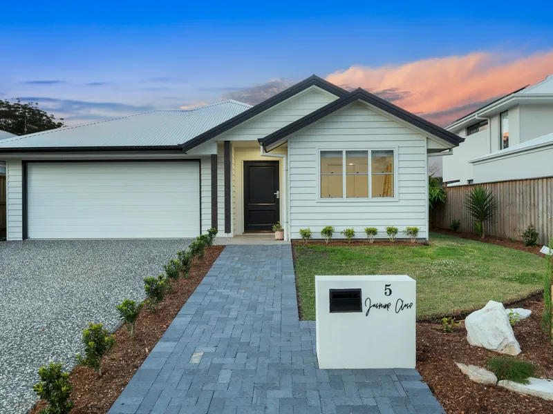 3 Bedroom Sapphire Stunner!