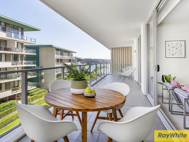 Massive 150m2 Mirvac Waterside Home