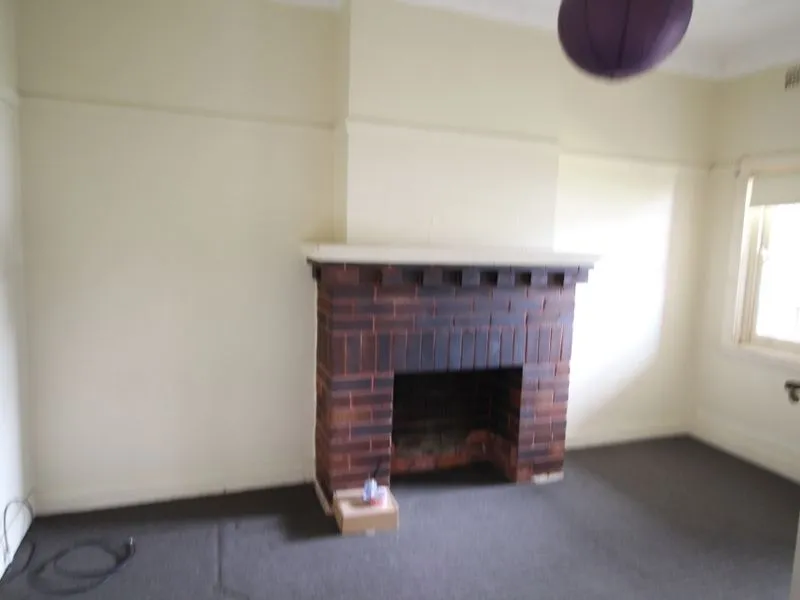 Walking Distance to Carlton Train Station