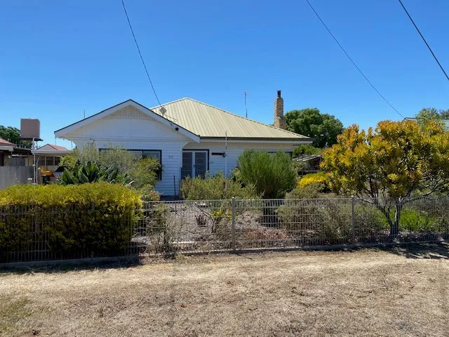 RETIREES JUST MOVE IN