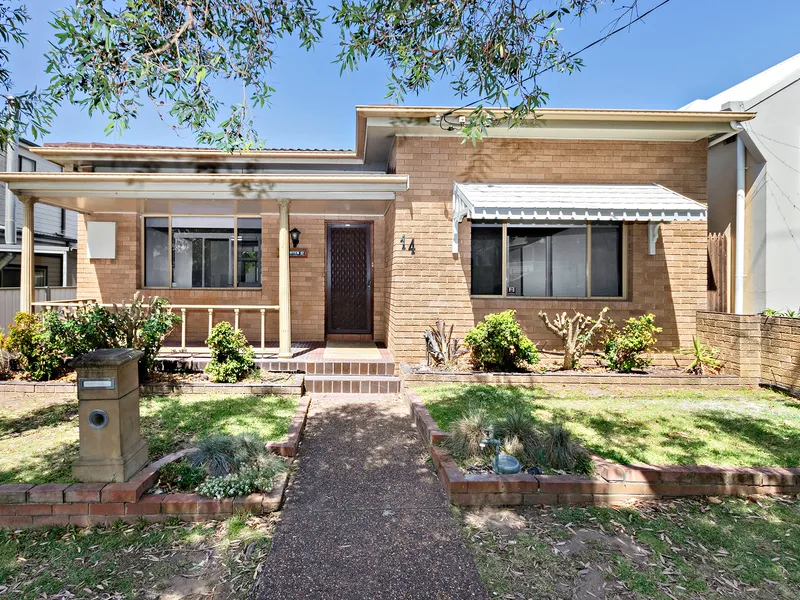 SPACIOUS REFRESHED AIR-CONDITIONED PARKSIDE GEORGETOWN RESIDENCE