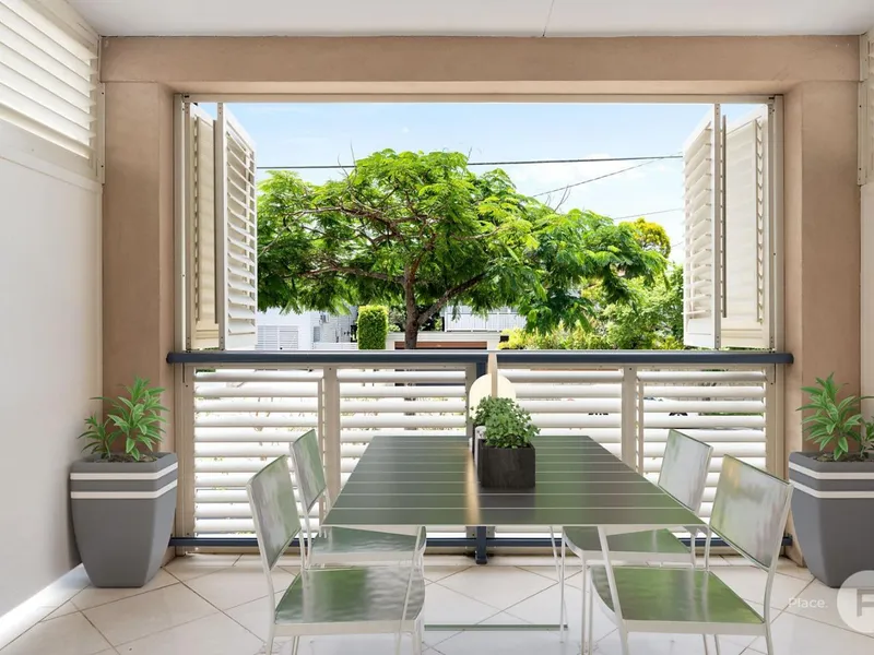 Light-filled two story townhouse with courtyard in Clayfield