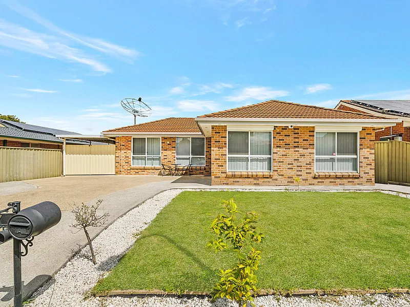 FLAWLESSLY PRESENTED, THREE BEDROOM FAMILY HOME!