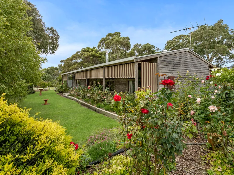 Are you wanting to escape to the country...?