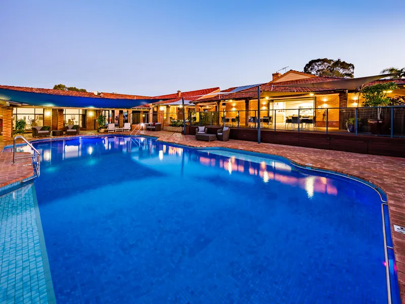 Be quick to secure this fully upgraded villa due for completion in early 2023!