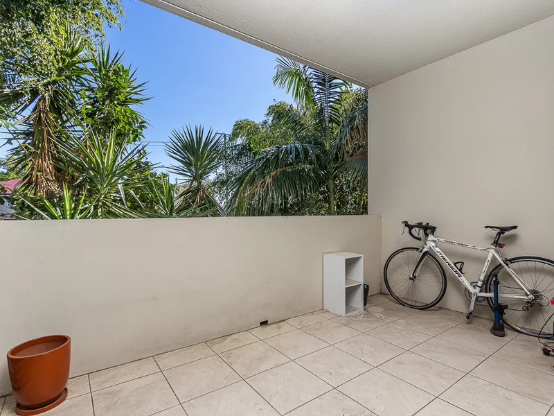 Luxury 1 bedroom Unit close to Transport!!