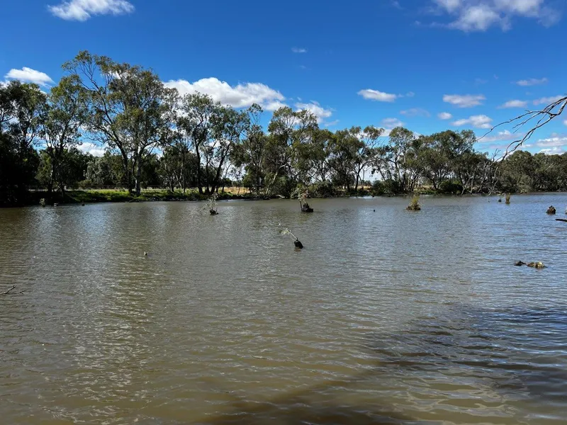 SUNSET HILL 16.49 hectare (40.75 acres) – Upper Gunbower Creek Frontage