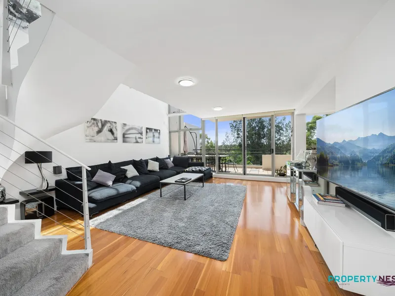 GLORIOUS PENTHOUSE WITH PICTURESQUE VIEWS