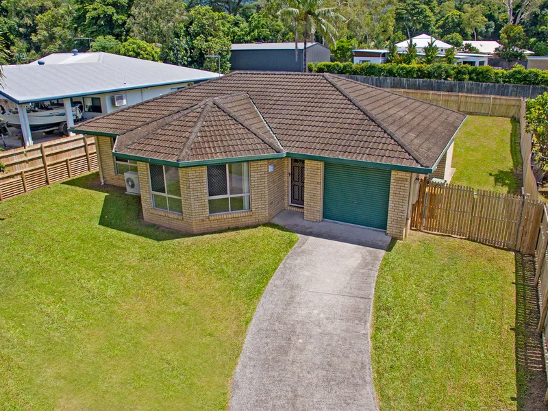 DOUBLE GATES INTO A BIG BACKYARD.......808m2 LAND