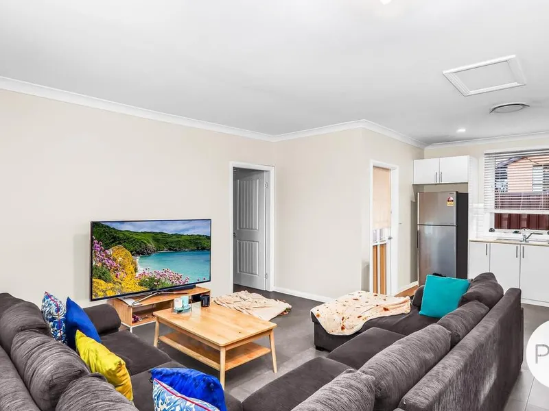 NEAT & TIDY 3 BEDROOM GRANNY FLAT