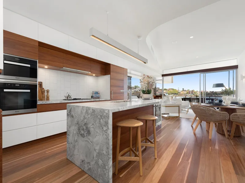 Rare North Facing Absolute Riverfront Luxury 4 Bedroom Residence on the Picturesque Brisbane River.