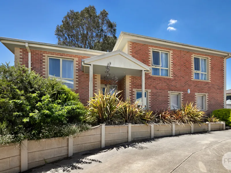 Stylish Townhouse In Ever Popular Mount Pleasant 