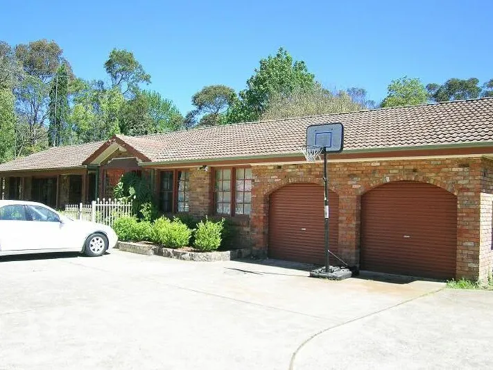 Large single level home!!!