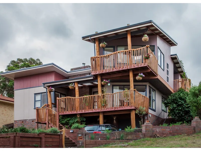 Beautiful spacious home, stunning views