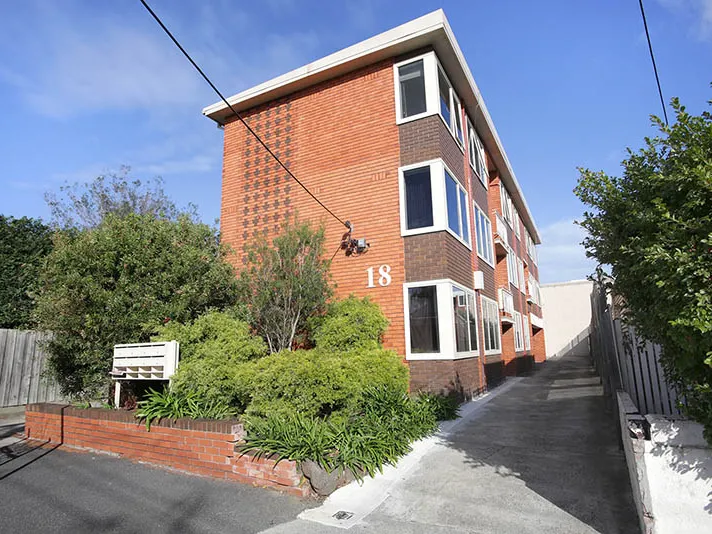 Well presented apartment in a quiet cul de sac street