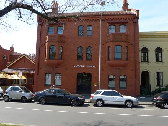 RENOWNED 'VICTORIA HOUSE' LIVE IN A PIECE OF HISTORY!