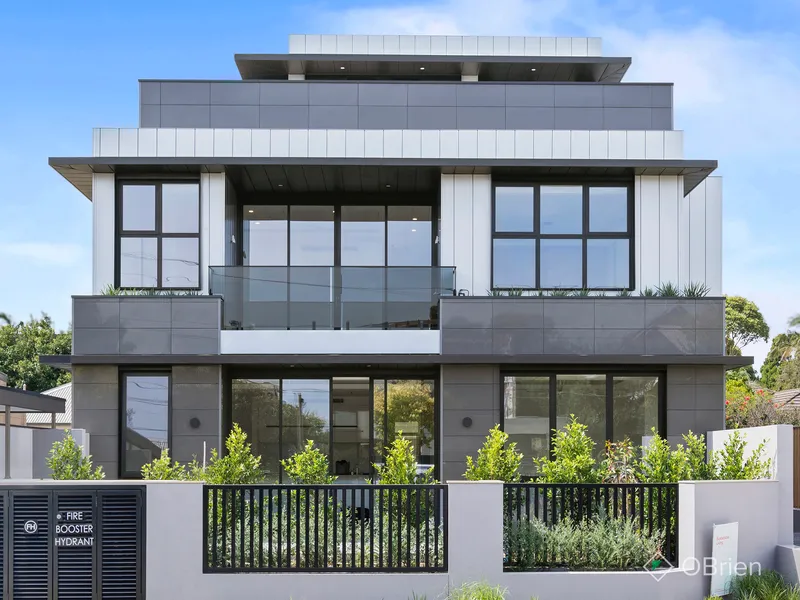 A Sublime Bayside Lifestyle Beckon