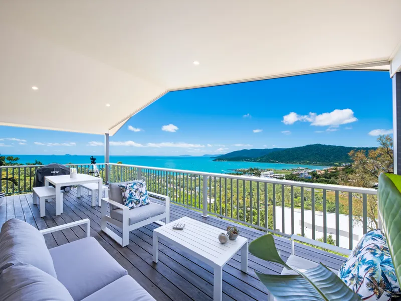 Picture Perfect Airlie Sea View Residence