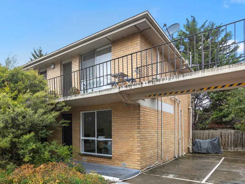 THE LOWEST MAINTENANCE LIFESTYLE