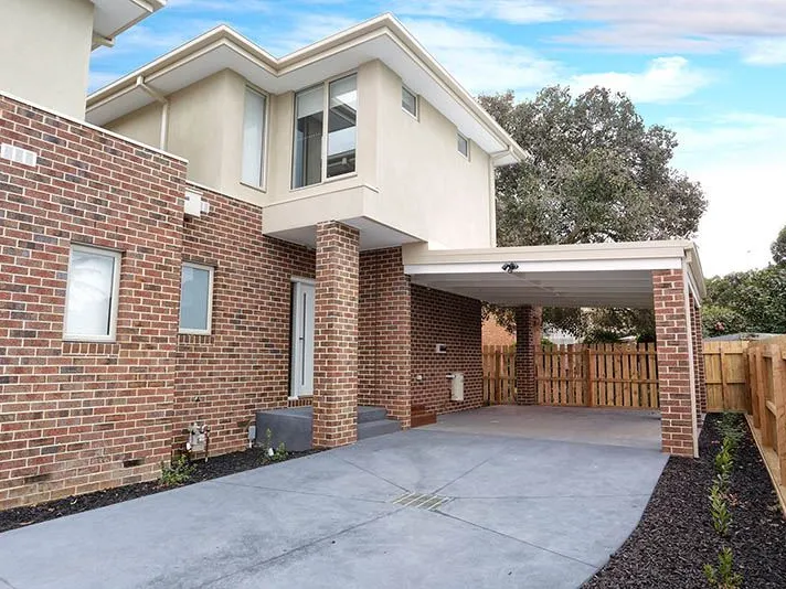 Close to Deakin University and Public Transport