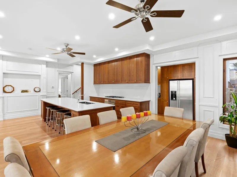 High-Quality Home Near Town And Beach