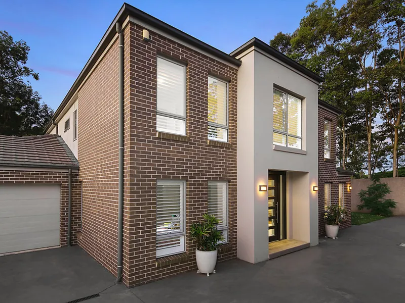 Private and secure modern residence in battle-axe position 