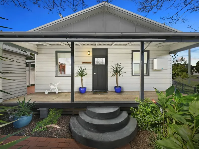 Stunning renovated cottage, established Airbnb 
