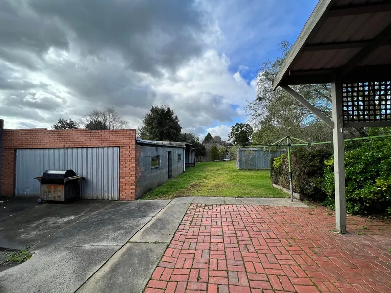 Unlock the potential of this 1114sqm (approx.) gem in Blackburn North!
