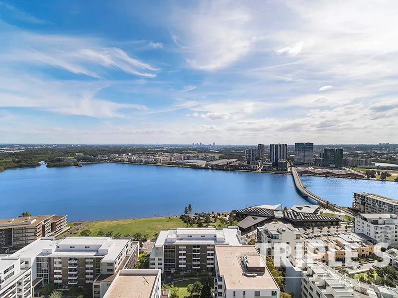 Rhodes Central B | Unobstructed Skyline & Water Spectacles 