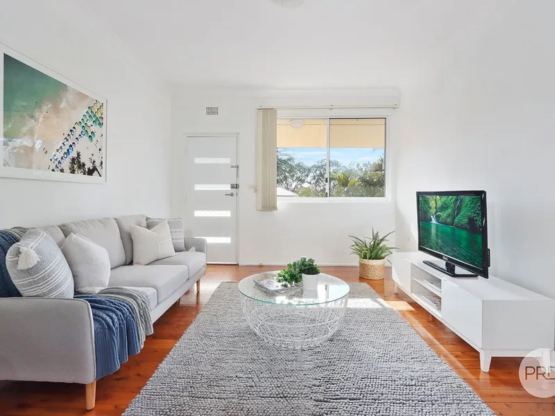 LIGHT FILLED APARTMENT