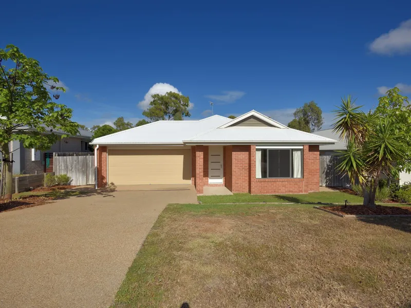 :: PERFECT FAMILY HOME WITH PARKLAND BACK DROP ... LOADS OF LITTLE EXTRAS ARE ON OFFER  (23 IMAGES)