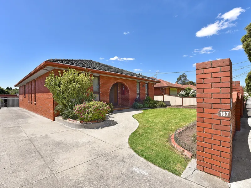 A SOUND HOME WITH LOTS OF LIVING, PERFECT FOR A FAMILY