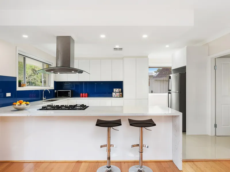 LUXURY LIVING IN MOUNT WAVERLEY