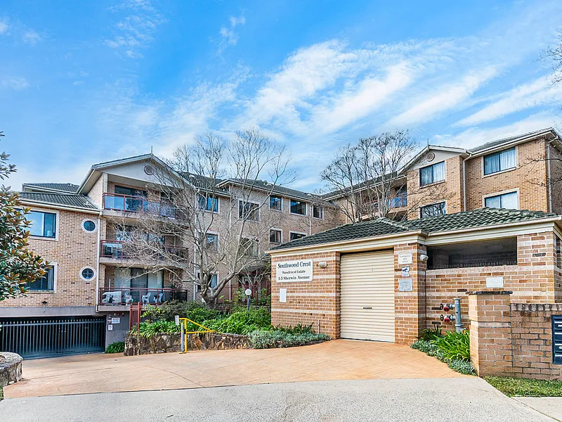 SPACIOUS 145sqm APARTMENT IN THE HEART OF CASTLE HILL