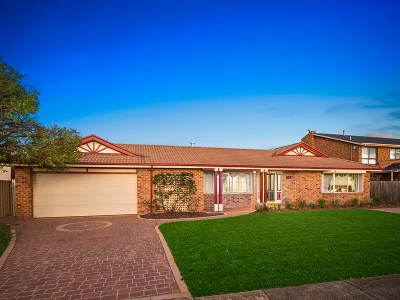 STUNNINGLY RENOVATED FAMILY HOME SET ON 1,144M2 APPROX IN PRIZED DERRIMUT HEATH ESTATE!