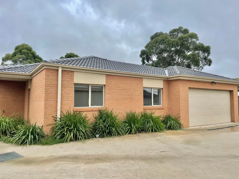 Bright and sunny, fantastic location