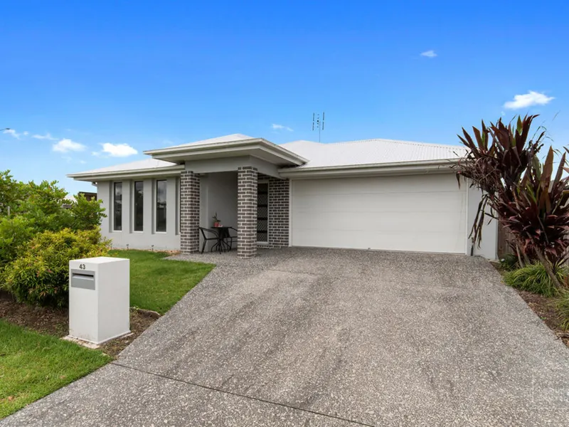 SPACIOUS LIVING AND GREAT LAYOUT IN AURA