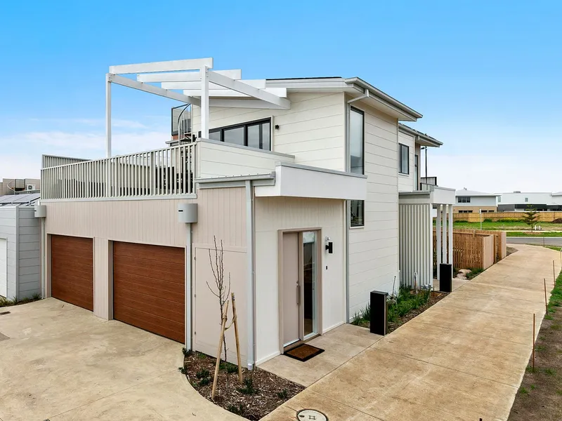 ULTIMATE TOWNHOUSE LIVING WITH EXCEPTIONAL UPPER DECK VIEWS!!
