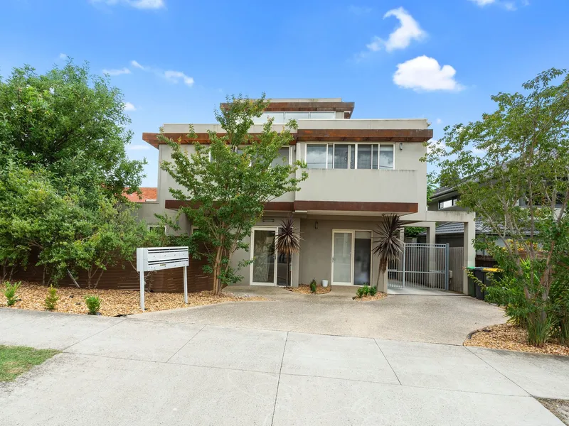 Biggest One Bedroom Apartment in Caulfield (90m2)