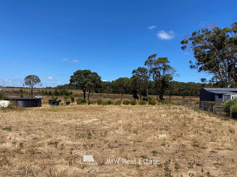 LAND SPACE AND LIFESTYLE!