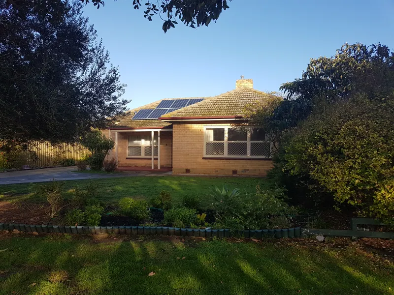 HIGHLY SOUGHT AFTER LOCATION IN HENLEY PRIMARY & SECONDARY ZONE