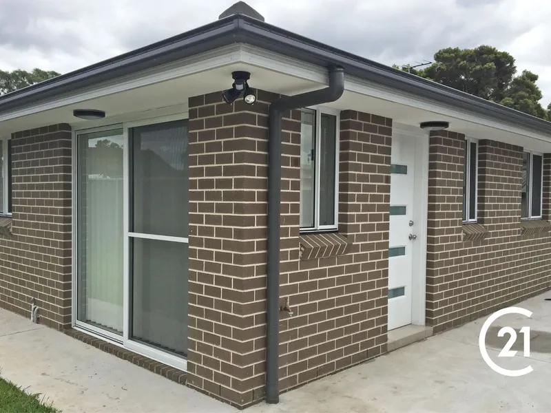 4 BEDROOMS, NEAR NEW 