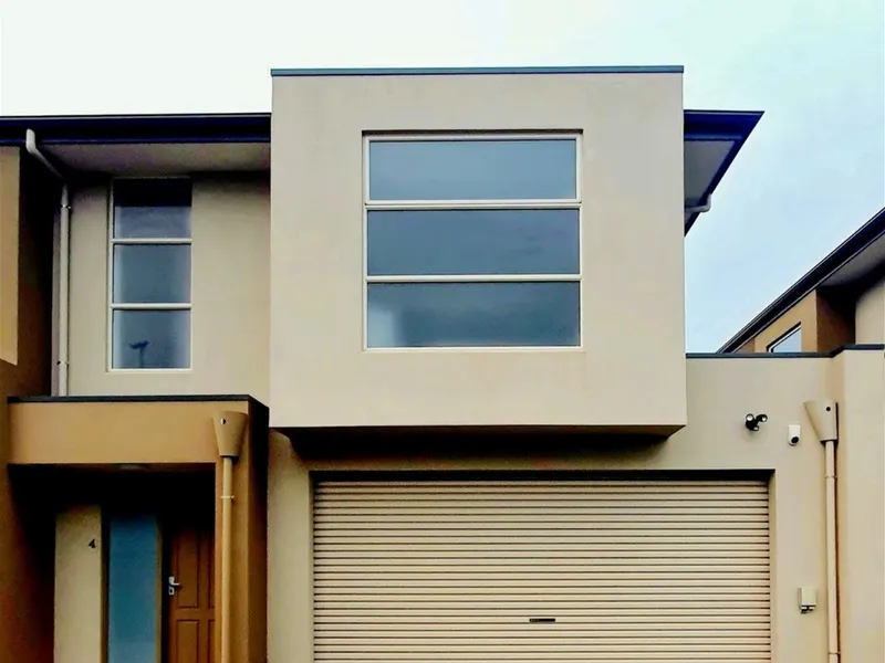 Low maintenance lifestyle 3 bedroom 1.5 bathroom townhouse