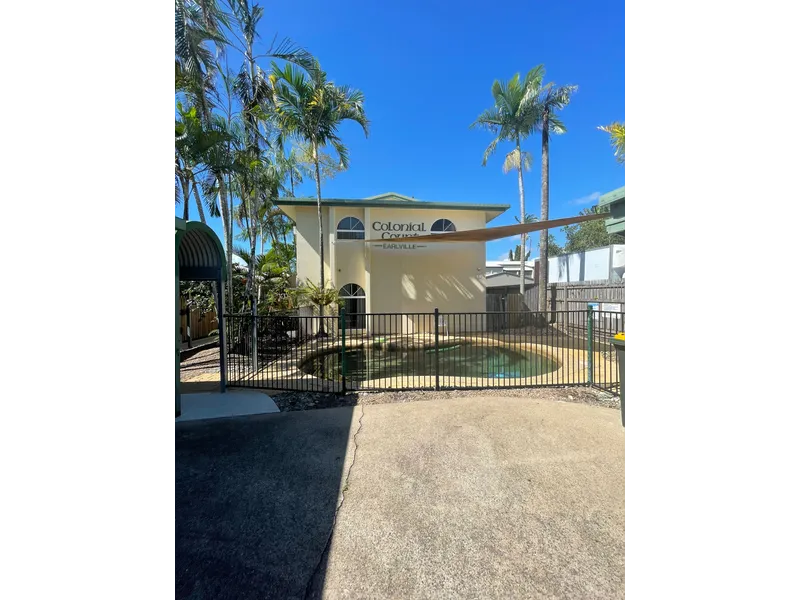 Modern 2 Bedroom Townhouse - Walk to Shops